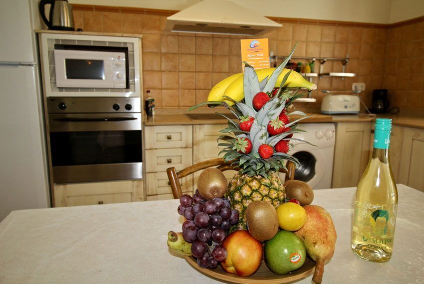 Casa Blanca Fortuna - Holiday house in Dehesa de la Villa for rent - kitchen - fruit plate Holidaydelaluz