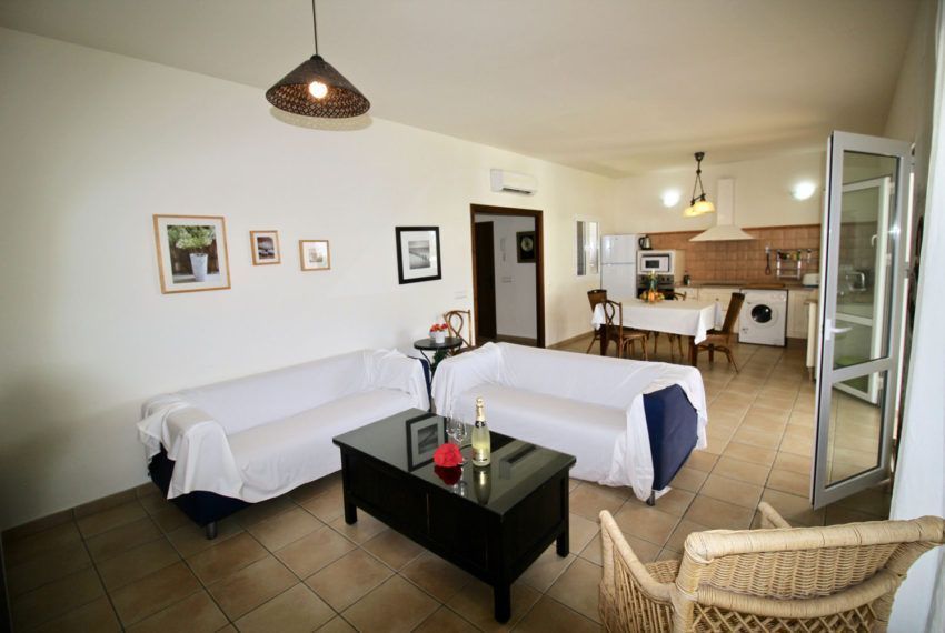 Casa Blanca Fortuna - Holiday house in Dehesa de la Villa for rent - living room and kitchen