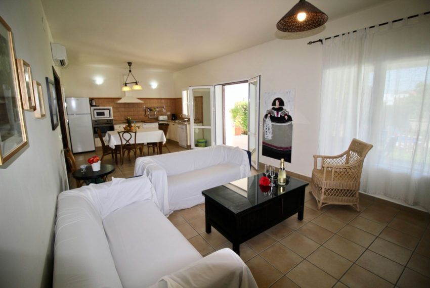 Casa Blanca Fortuna - Holiday house in Dehesa de la Villa for rent - living room and kitchen