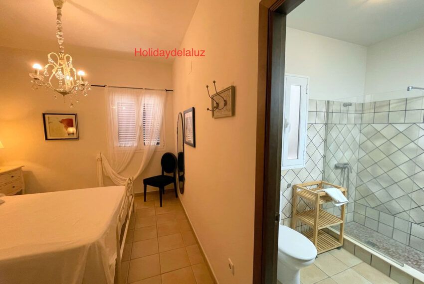 Casa Blanca Sol - Holiday house in Dehesa de la Villa for rent - master bedroom and bathroom