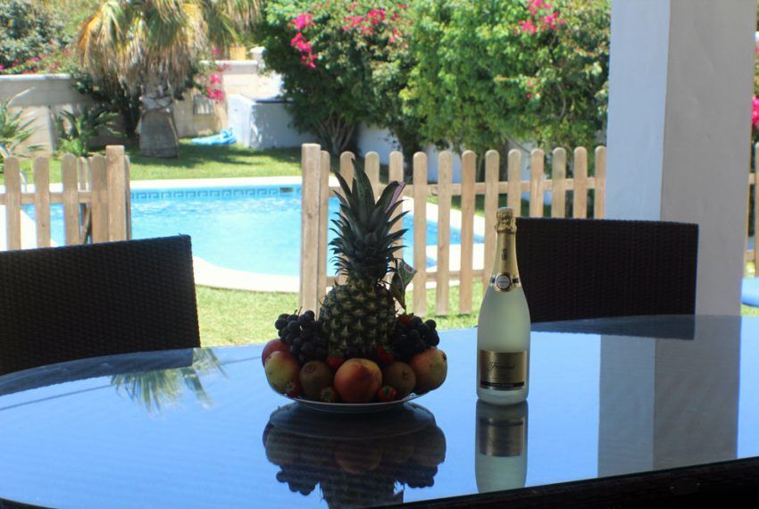 Casa Blanca Sol - Holiday house in Dehesa de la Villa for rent - terrace - fruit plate Holidaydelaluz