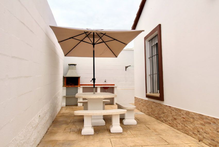 Casa Palillero Sol - Holiday house in Fuente del Gallo for rent - barbecue area - parasol