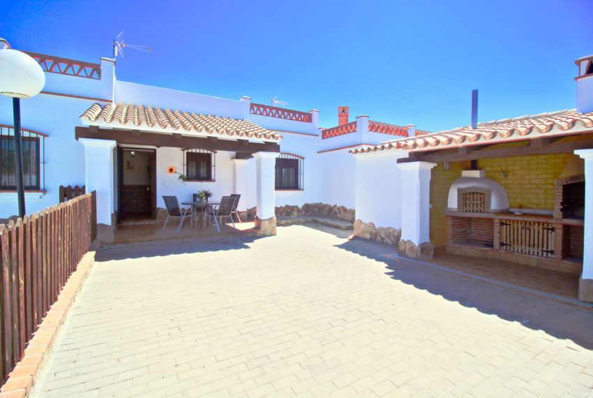 Casa Raquel - Holiday house in Conil de la Frontera for rent - driveway - BBQ area