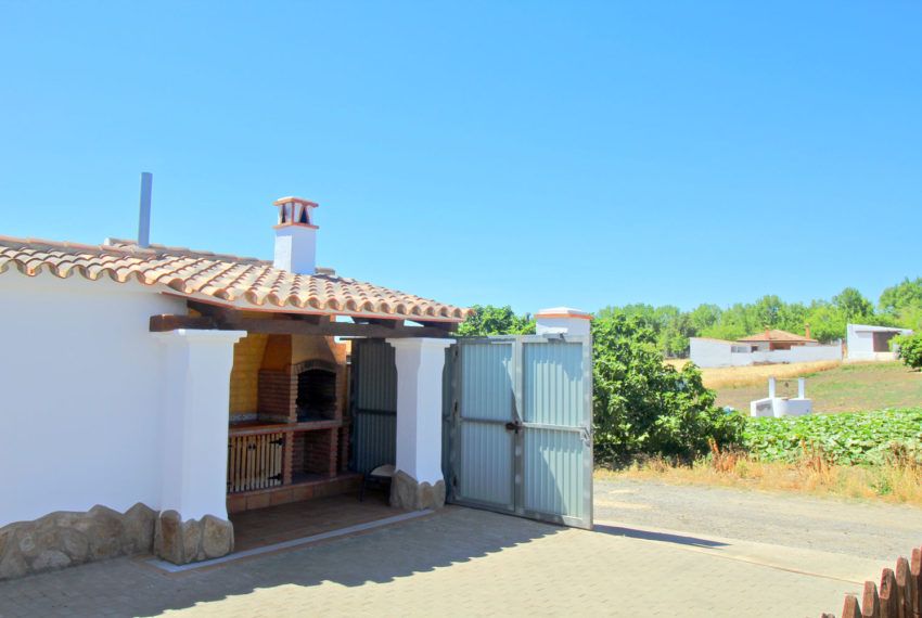 Casa Raquel - Holiday house in Conil de la Frontera for rent - BBQ area - garages gate exit