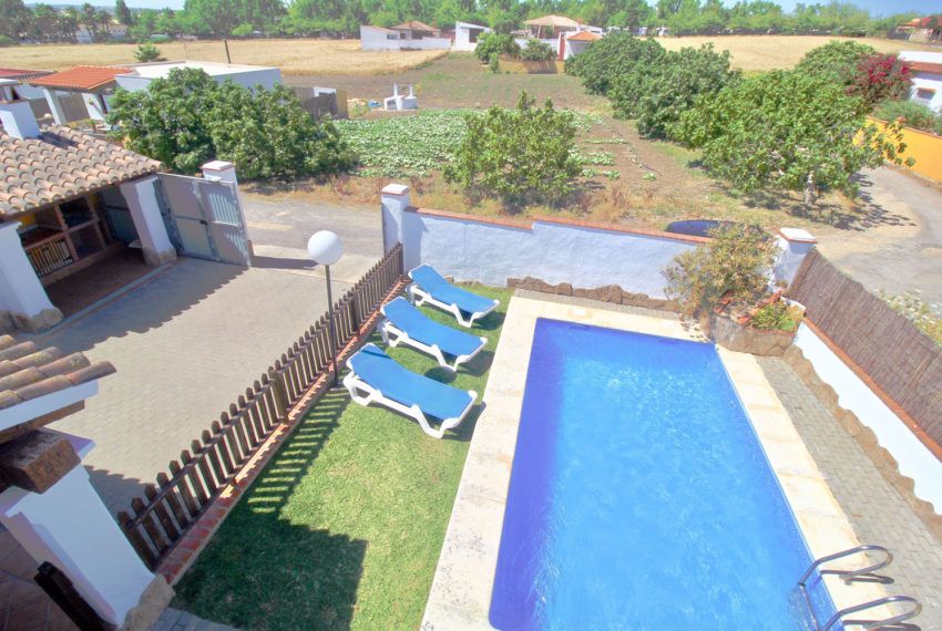 Casa Raquel - Holiday house in Conil de la Frontera for rent - pool - driveway - BBQ area