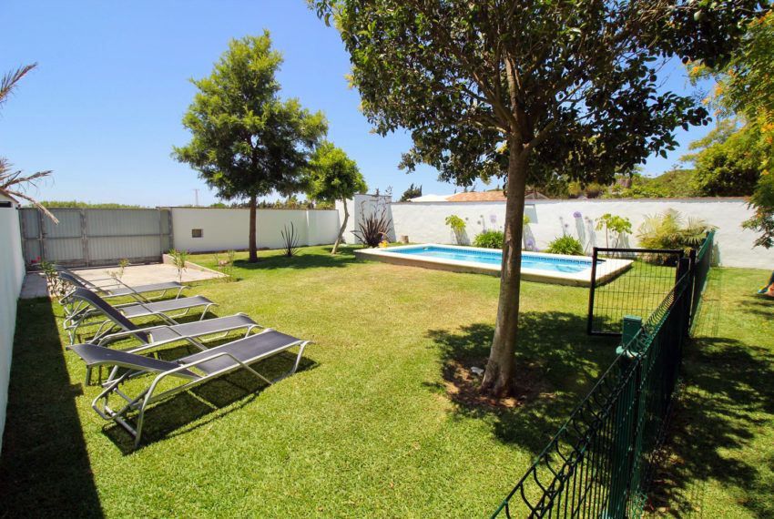 Casa Elvira - Holiday house in Mayorazgo-Conil de la Frontera for rent - pool - entrance - garden