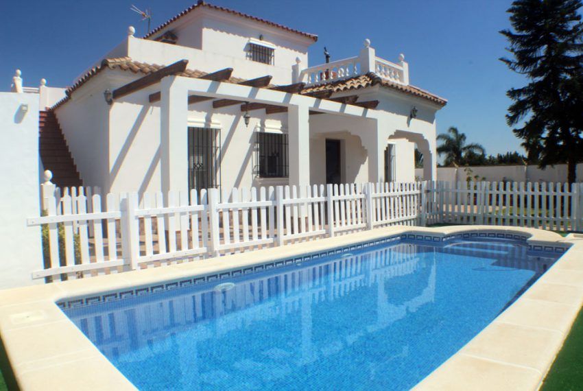 Villa Roma - Holiday house in Roche Viejo for rent - pool - house