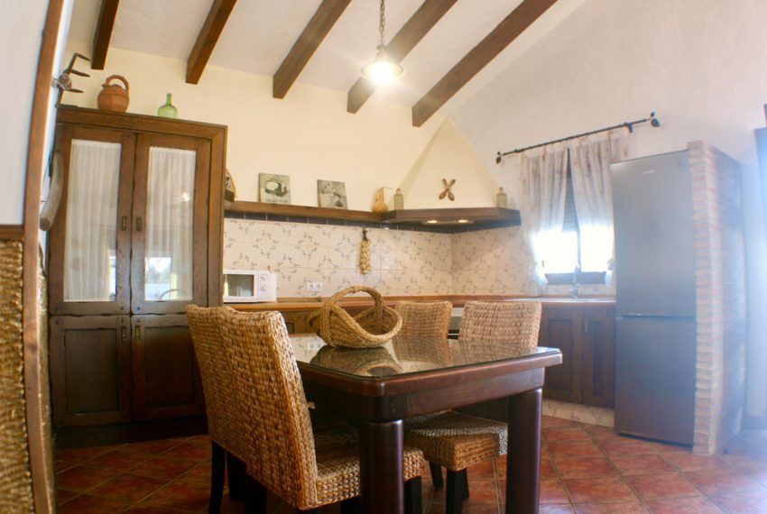 Casa Galindo - Holiday home in Roche Viejo for rent - dining area - kitchen