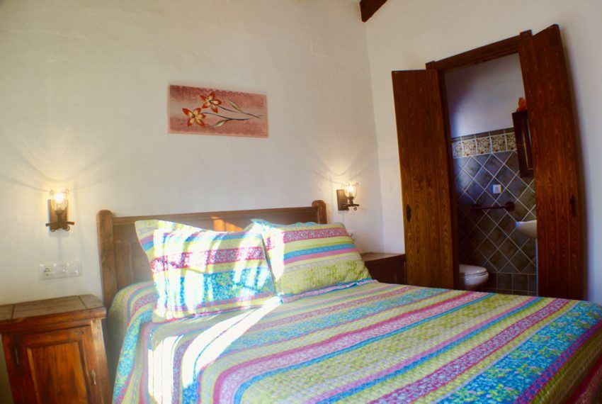 Casa Galindo - Holiday home in Roche Viejo for rent - master bedroom - with bath