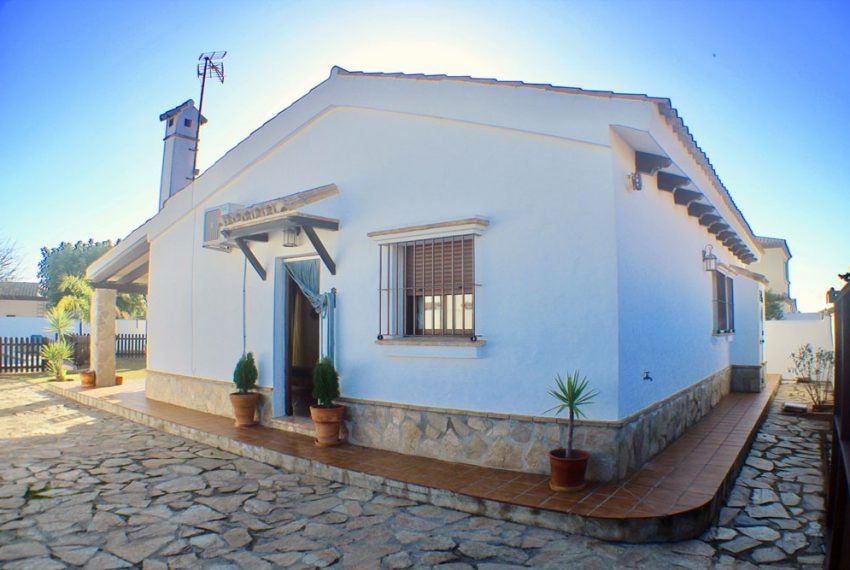 Casa Galindo - Holiday home in Roche Viejo for rent - parking space - entrance