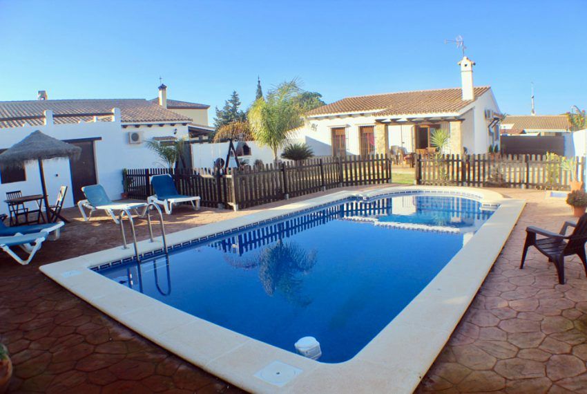 Casa Galindo - Holiday home in Roche Viejo for rent - pool area