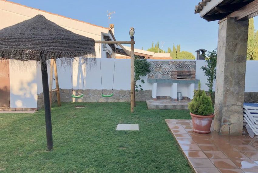 Casa Roció - Holiday home in Roche Viejo for rent - garden - BBQ area