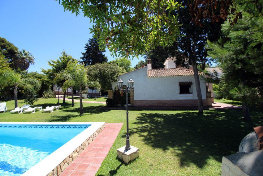 Villa Bonita - Holiday house by the sea in Fuente del Gallo for rent - garden - house