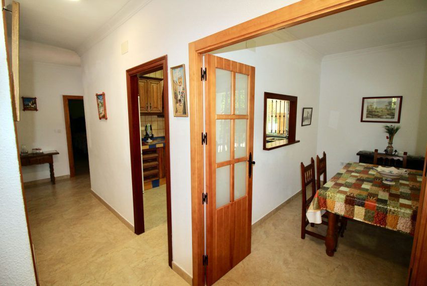 Villa Bonita - Holiday house by the sea in Fuente del Gallo for rent - corridor to the living room