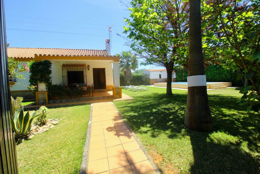 Casa Luna - holiday house in Roche Viejo for rent - garden - pool - house