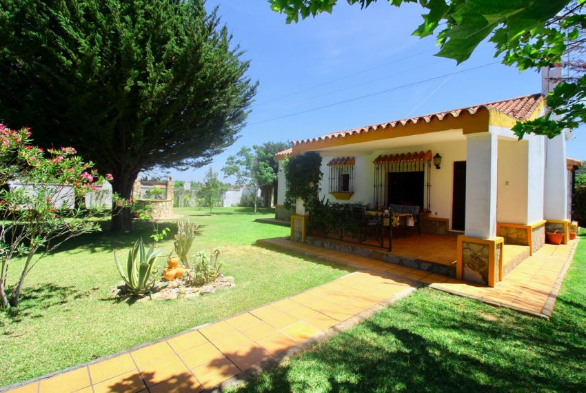 Casa Luna - holiday house in Roche Viejo for rent - house - garden