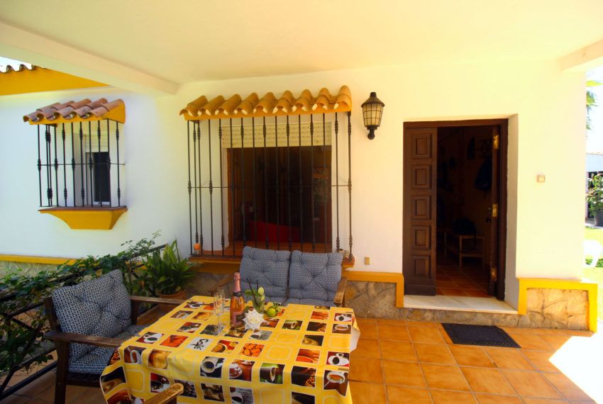 Casa Luna - holiday house in Roche Viejo for rent - terrace - entrance