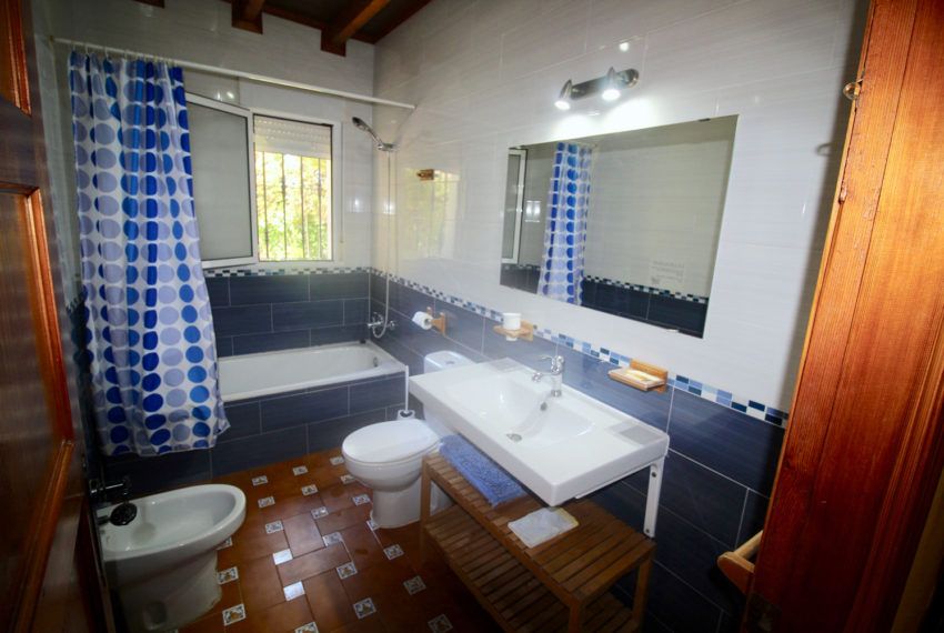 Casa Luna - holiday house in Roche Viejo for rent - bathroom