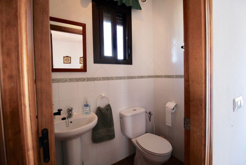 Casa Amaya - Holiday house in El Colorado for rent - guest toilet