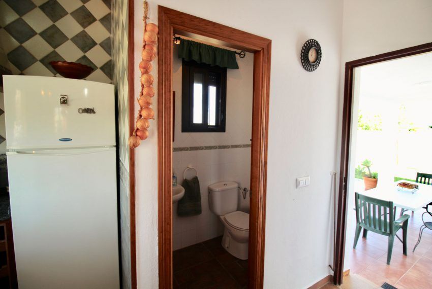 Casa Amaya - Holiday house in El Colorado for rent - guest toilet