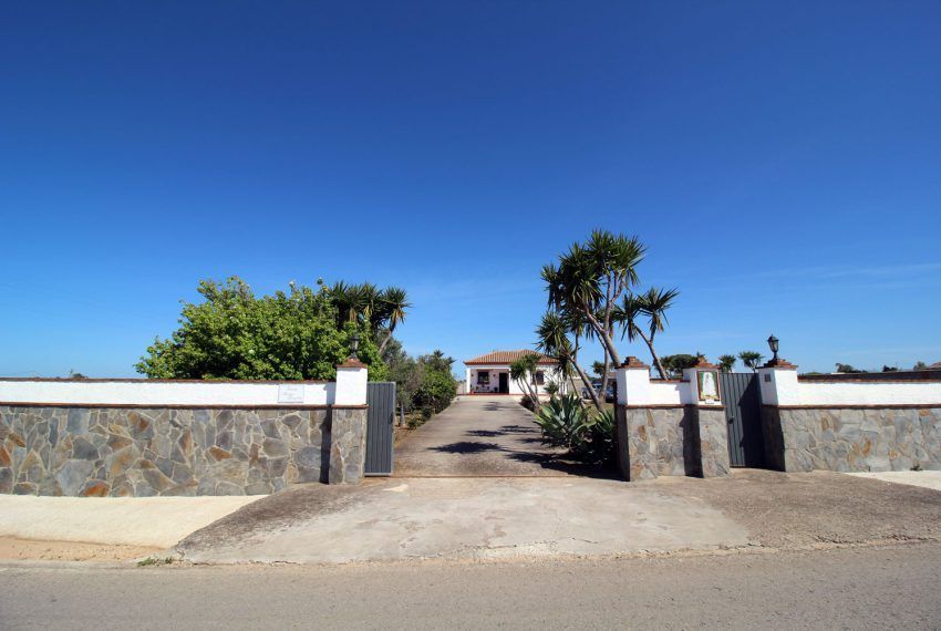 Casa Amaya - Holiday house in El Colorado for rent - driveway