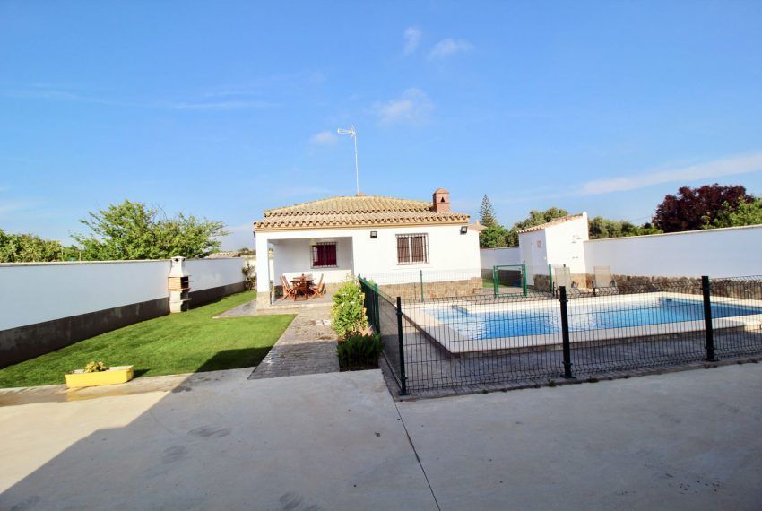 Casa Paco - holiday home in El Colorado for rent - pool - house - parking space