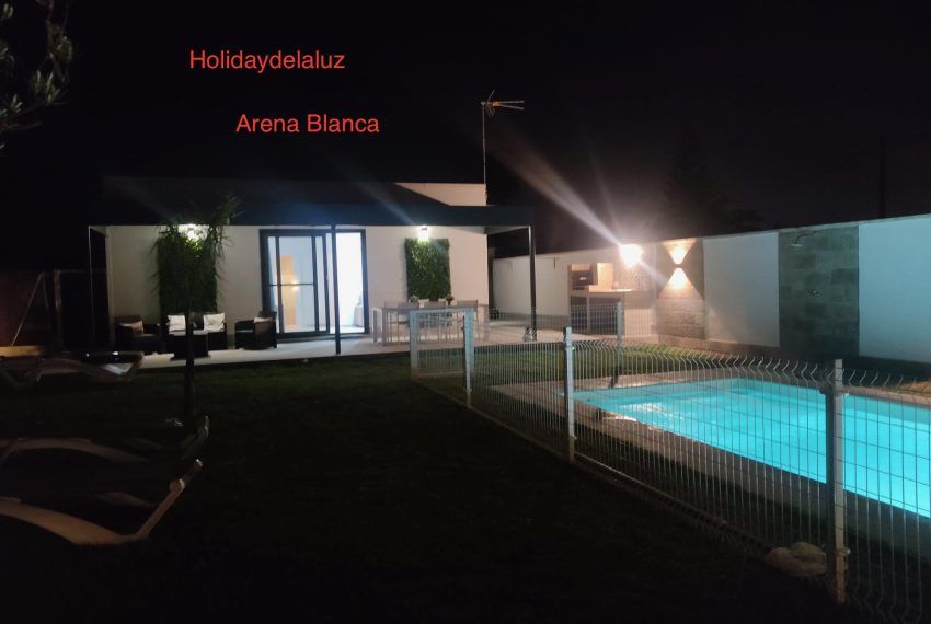 Ferienhaus Casa Arena Blanca - Ferienhaus mieten in El Colorado - Holidaydelaluz - Haus - Garten - Pool bei Nacht