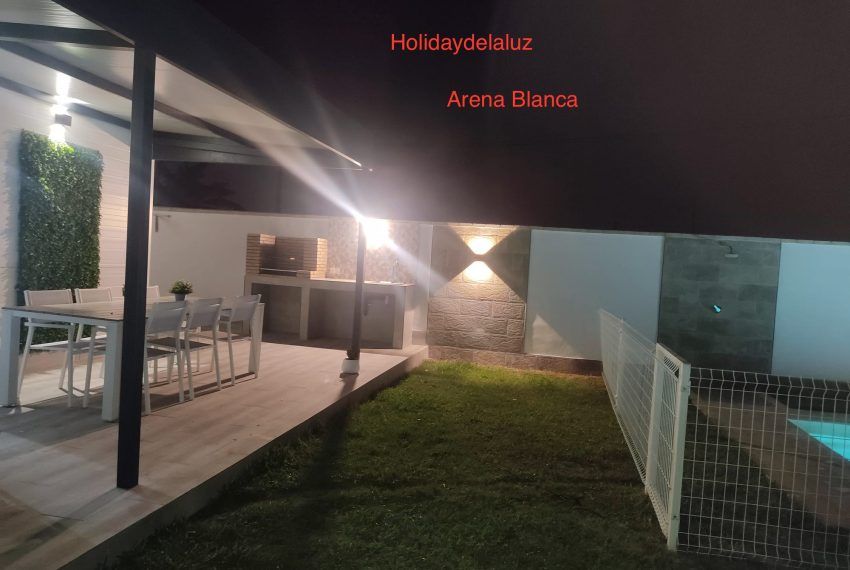 Ferienhaus Casa Arena Blanca - Ferienhaus mieten in El Colorado - Holidaydelaluz - Terrasse und Grillplatz bei Nacht